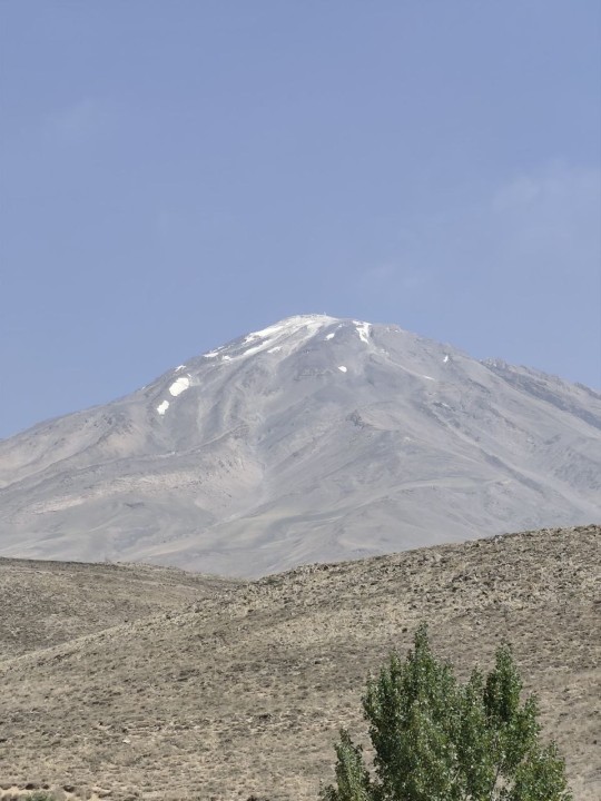 نشانهای از فعالیت آتشفشانی جدی مشاهده نمیشود نشانهای از فعالیت آتشفشانی جدی مشاهده نمیشود