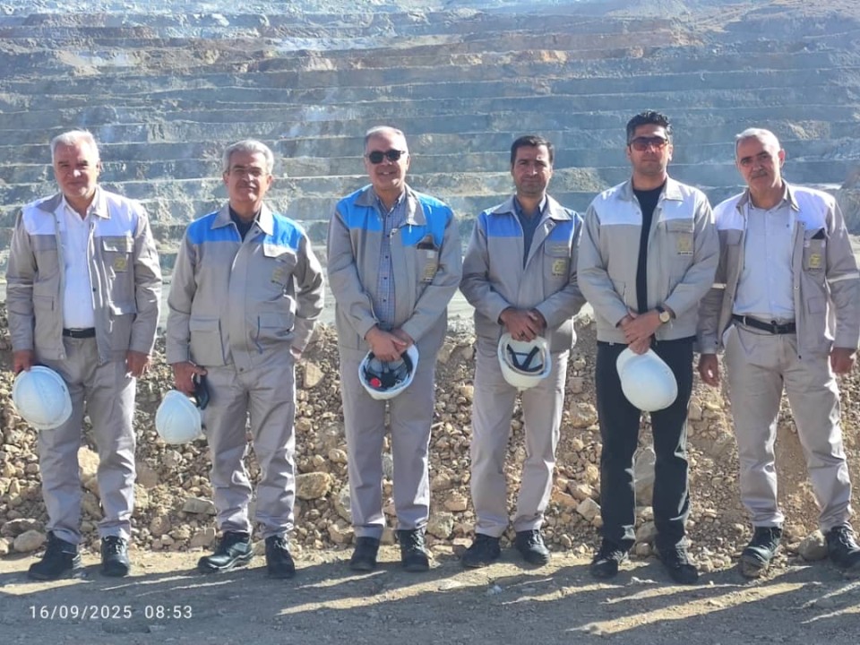 بازدید هیات مدیره شرکت تهیه و تولید مواد معدنی ایران از کارخانه طلای زرشوران بازدید هیات مدیره شرکت تهیه و تولید مواد معدنی ایران از کارخانه طلای زرشوران