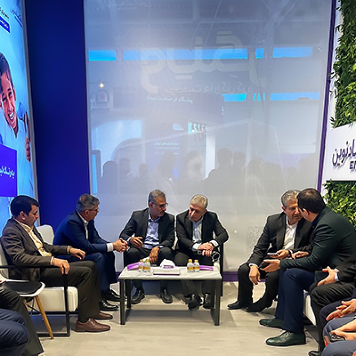 حسین زاده: بانک اقتصادنوین، پیشتاز عرصه تحول در نظام بانکی است حسین زاده: بانک اقتصادنوین، پیشتاز عرصه تحول در نظام بانکی است