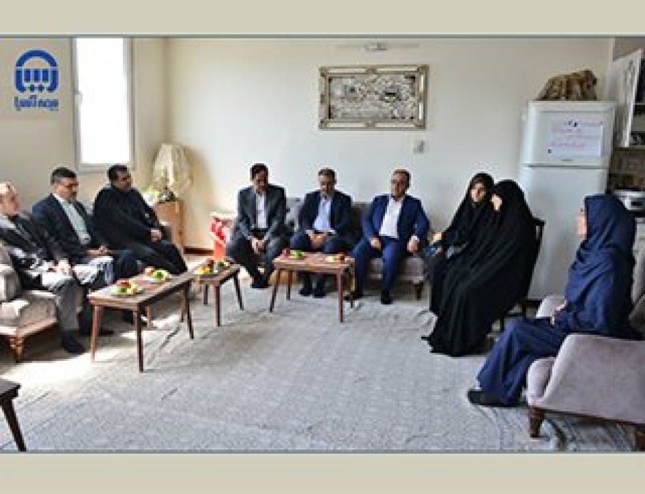 دیدار مدیرعامل بیمه آسیا با خانواده شهید سردار رستمیان دیدار مدیرعامل بیمه آسیا با خانواده شهید سردار رستمیان