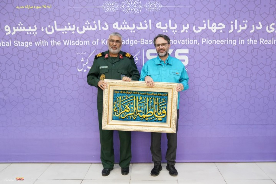 تجلیل مدیرعامل فولاد کاوه از تلاشگران واحد ایمنی و آتش نشانی تجلیل مدیرعامل فولاد کاوه از تلاشگران واحد ایمنی و آتش نشانی