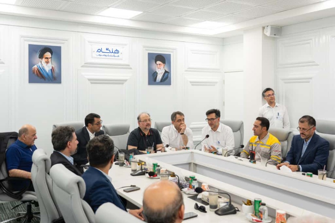 آغاز عملیات نصب و راهاندازی رآکتور اوره شرکت پتروشیمی هنگام با حضور شریعتمداری آغاز عملیات نصب و راهاندازی رآکتور اوره شرکت پتروشیمی هنگام با حضور شریعتمداری