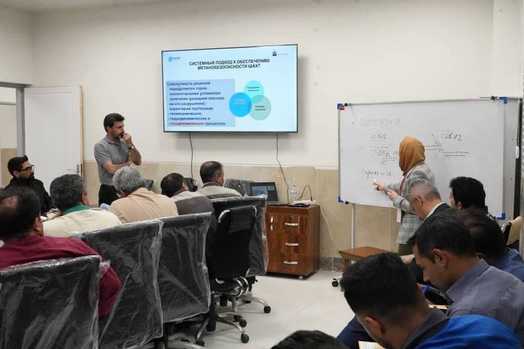 آغاز دوره تخصصی «هواشناسی و تهویه معادن» با حضور استادان روسی در طبس آغاز دوره تخصصی «هواشناسی و تهویه معادن» با حضور استادان روسی در طبس