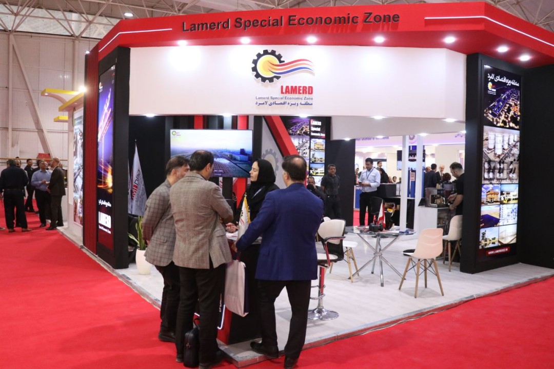 بازدید پرشور فعالان اقتصادی و مسئولان استانی از غرفه منطقه ویژه اقتصادی لامرد در نخستین روز نمایشگاه شیراز اکسپو 2025 بازدید پرشور فعالان اقتصادی و مسئولان استانی از غرفه منطقه ویژه اقتصادی لامرد در نخستین روز نمایشگاه شیراز اکسپو 2025