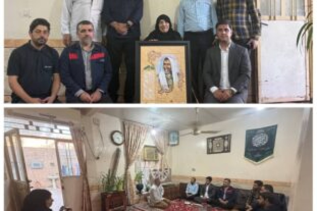 دیدار جمعی از کارکنان فولاد اکسین با خانواده شهید تقوی فر دیدار جمعی از کارکنان فولاد اکسین با خانواده شهید تقوی فر